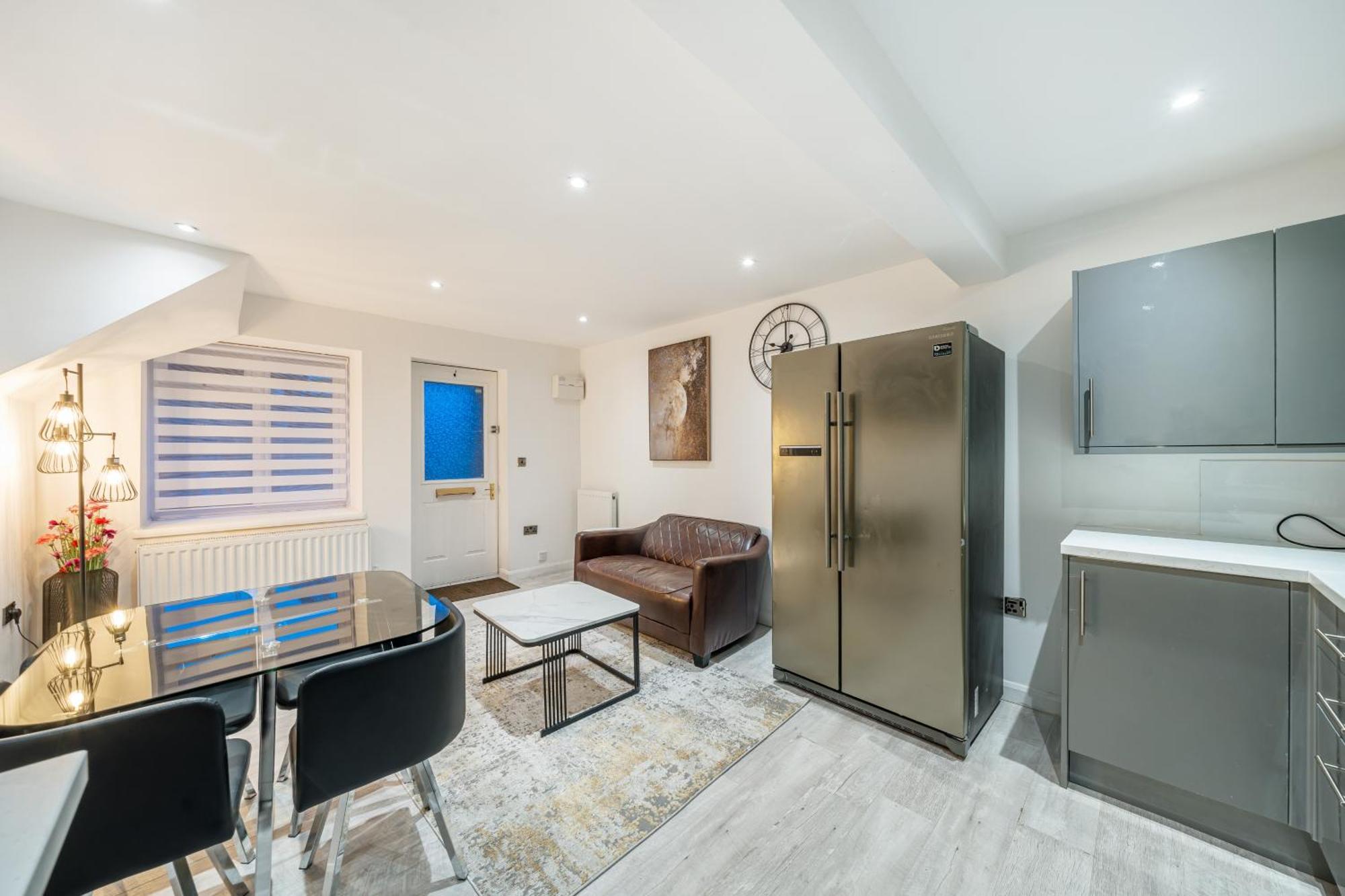 Two Bed Home In The Heart Of Egham Luaran gambar