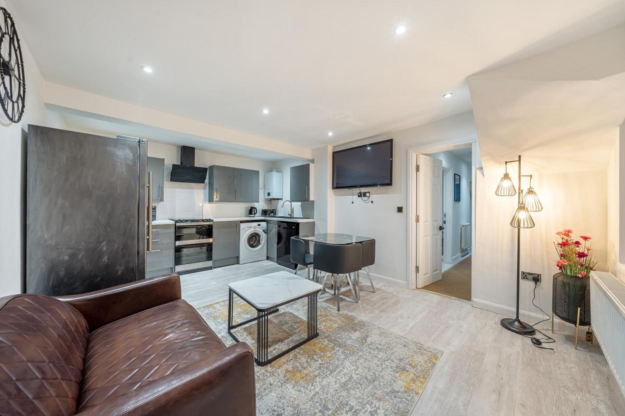 Two Bed Home In The Heart Of Egham Luaran gambar